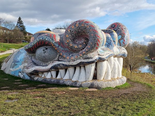 Mosaic sculpture of a serpent, Glasgow